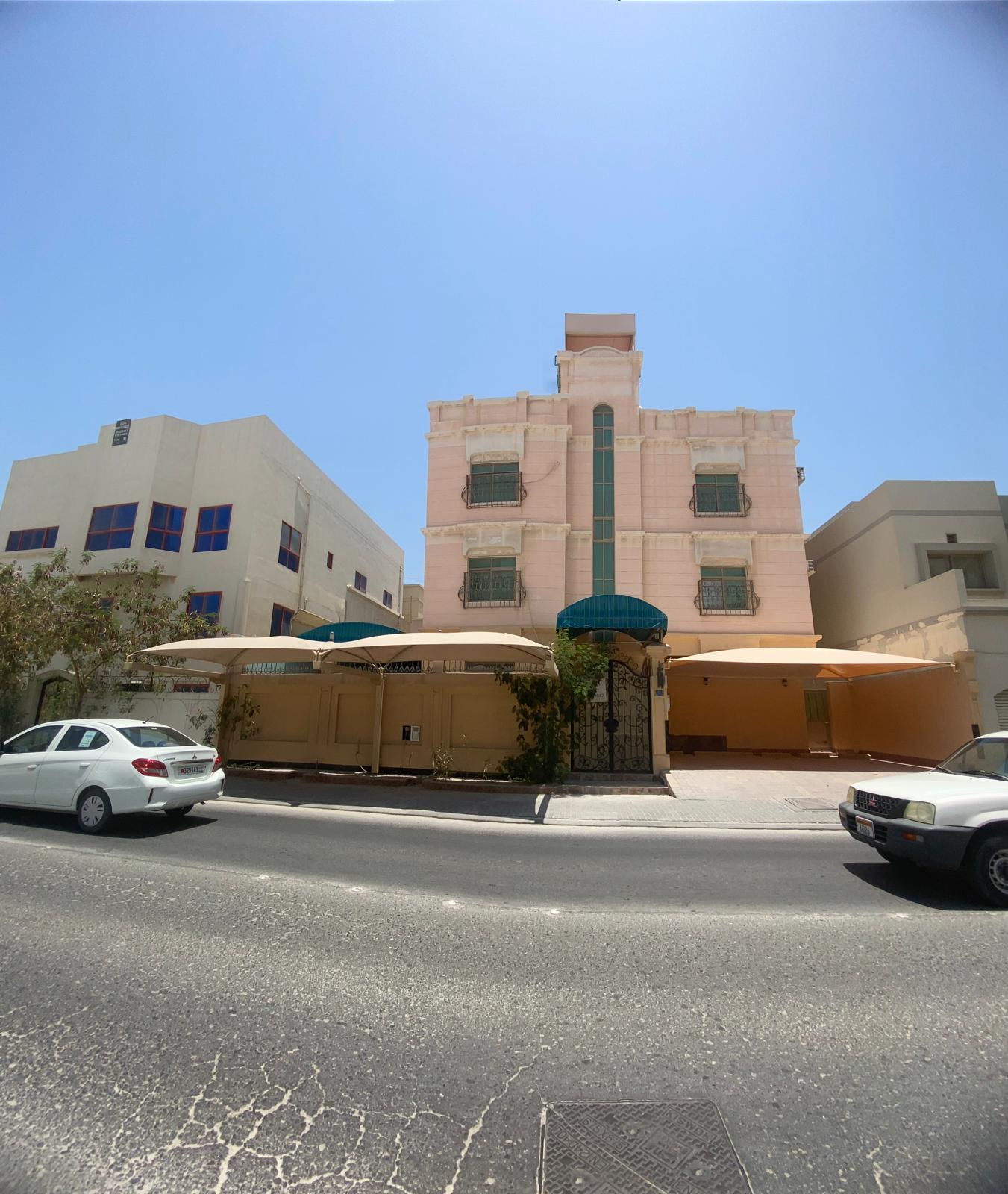 بناية في الجفير للبــيع